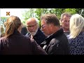 Topdrukte bij heropening oud openluchtzwembad dat is omgebouwd tot knorrend dierenparadijs