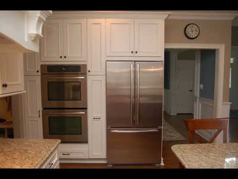 Traditional Kitchen by Debcan