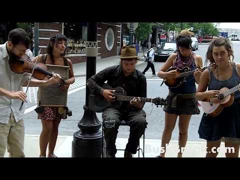 BuskBreak Mister Gunn & The Pistol Packin’ Mamas perform "My Fat Gal"