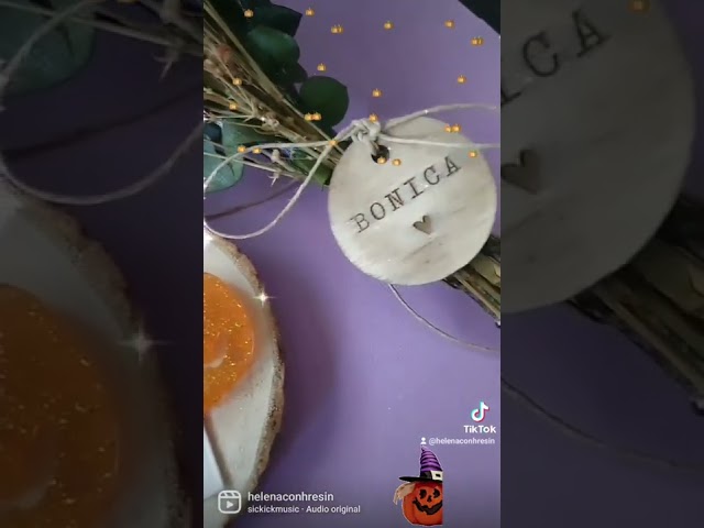Vídeo relacionado con 2 Pares Pendientes Vintage de los 70 Mujer Pendientes de Neón Pendientes Redondos Huecos Blanco Resina Pendientes de Aro Halloween Pendientes de Fiesta de Disfraces para Accesorios de 70 80