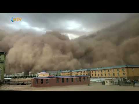NTV | Kum fırtınası gökyüzünü sarıya çevirdi