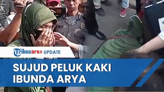 Disebut Tak Ada Niat Minta Maaf, Ibu Pembunuh Siswa SMK Bogor Menangis Sujud Peluk Kaki Ibunda Arya