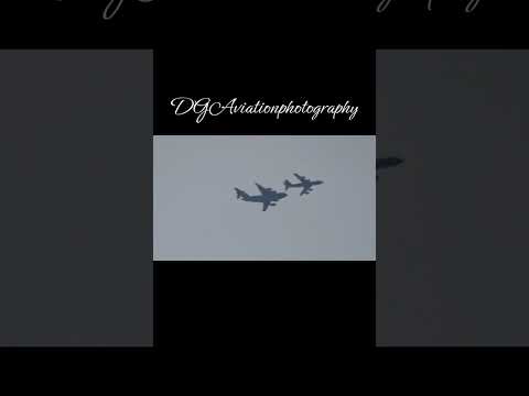 KC-135 refueling a C-17 #fly #c17globemaster #kc135 #nkawtg #aviation #airtoairrefuelling