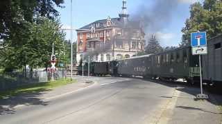 preview picture of video 'Traditionszug mit IV K, sächsische Schmalspurbahn am Bahnübergang Radebeul Ost'