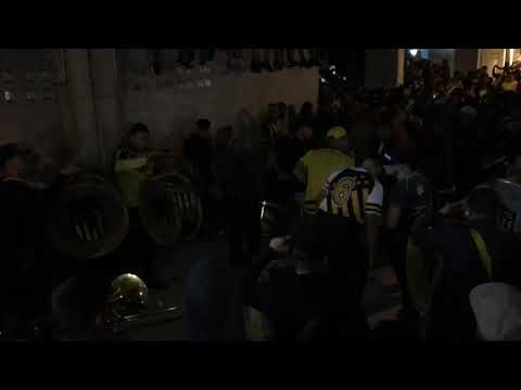 "Previa de la Percusión- Hinchada de Peñarol (vs cerro )" Barra: Barra Amsterdam • Club: Peñarol • País: Uruguay