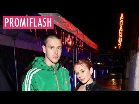 Video Thumbnail: Harris Dickinson soll seiner Rose einen Antrag gemacht haben