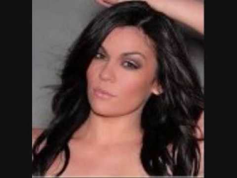 Nikki sings Seinn Alleluia