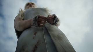 Daenerys sees Khalasar and drops the ring to hide her marriage