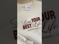 BUZO CROP ESTAMPADO LIVE YOUR BEST LIFE