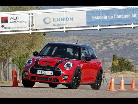 MINI Cooper S 5 Puertas 2015 – Maniobra de esquiva (moose test) y eslalon | km77.com