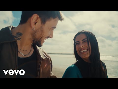Agus Bernasconi, Yami Safdie - Besos en pausa (Official Video)