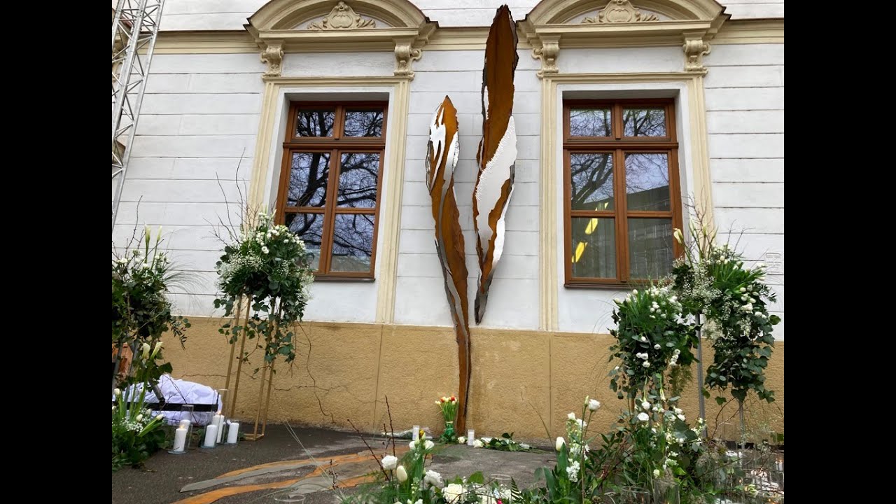 Mély seb a társadalom testén – leleplezték Kuciakék emlékművét Pozsonyban 