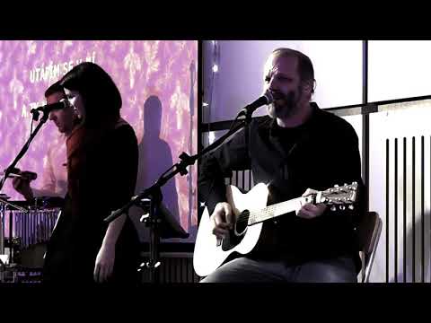 Mezivšemi - Mezivšemi - Přede mnou je dům