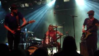 Taylor Hawkins & The Coattail Riders - It's Over (Eindhoven, 4 June 2010)