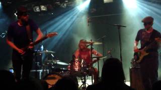 Taylor Hawkins & The Coattail Riders - It's Over (Eindhoven, 4 June 2010)