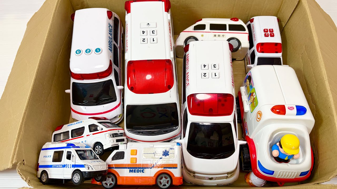 箱に集めた色々な救急車のミニカーをチェックして坂道を走行テスト！【