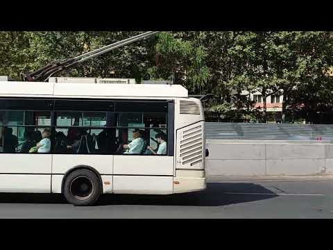 Troleibuzul Irisbus Citelis #5396 pe linia 66 părăsind stația Bucur Obor