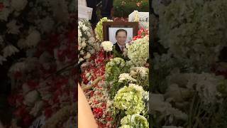 Download lagu Dewi Yull Cries at Ray Sahetapy's Funeral mp3 Download lagu Dewi Yull Cries at Ray Sahetapy's Funeral mp3