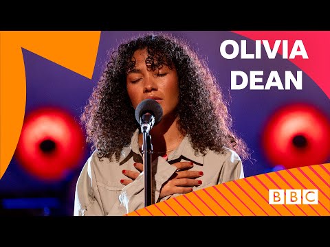 Olivia Dean - Suzanne (Leonard Cohen Cover) in the Radio 2 Piano Room