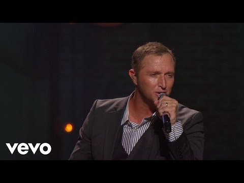 Ernie Haase & Signature Sound - Sometimes I Wonder (Live)