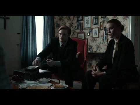 Louise Bundy's reaction after listening to Ted's confessions | Ted Bundy: American Boogeyman (2021)