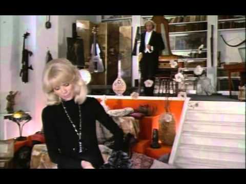 Nice black Dress (Le Grand blond avec une chaussure noire.1972.France).avi