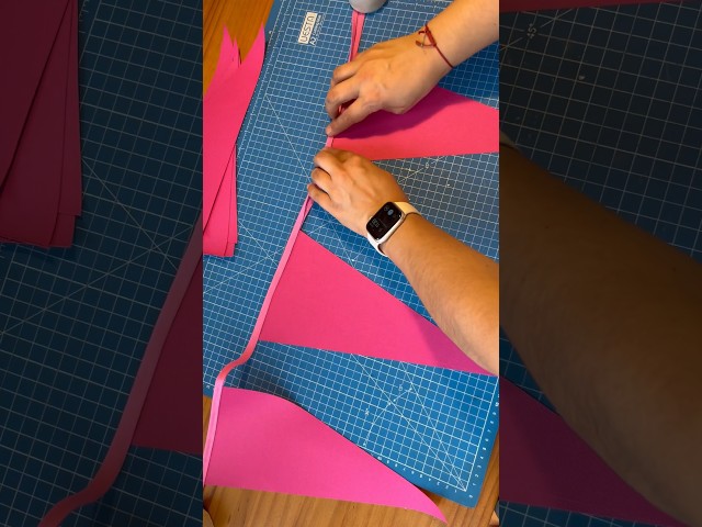 Vídeo relacionado con Alaoo Banderines, Guirnalda de Banderines de Tela 2.6 Metros con 10 Banderas, Triangulares Impermeables Incluye Borlas y Cadena, banderines Reutilizables para Bodas Fiestas Guirnalda,el hogar