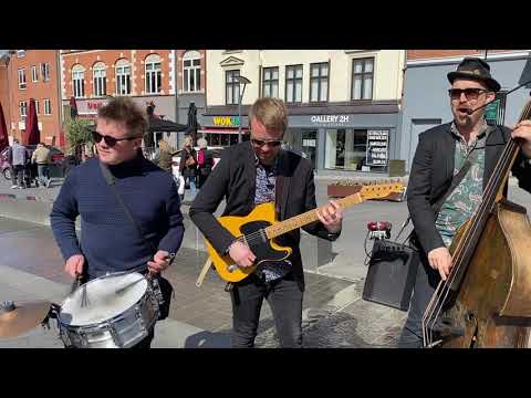 Jumpin' Jacks - Never Can Tell