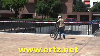 preview picture of video 'Lo que no hay que hacer cuando vas a aprender a andar en bicicleta'
