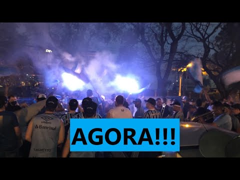 "ALENTAÃ‡O DA GERAL NA CONCENTRAÃ‡ÃƒO DO GRÃŠMIO!!" Barra: Geral do Grêmio • Club: Grêmio