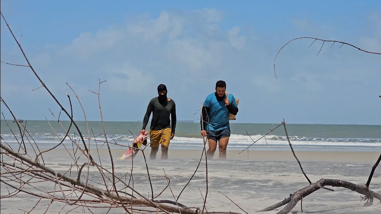 PESCADORES DE SARDINHAS NO LITORAL DO MARANHÃO.