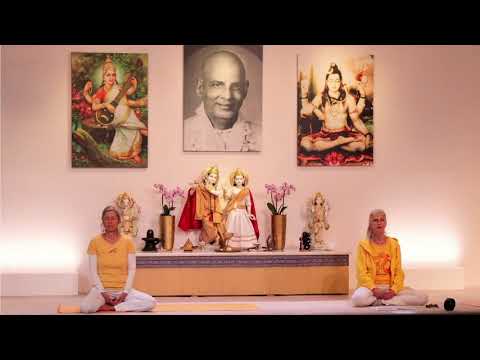 Yogastunde Mittelstufe "Ankommensstunde" mit Chintamani Dasi - Yoga Vidya Live,  30.03.22, 16:15 Uhr