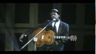 Seu Jorge canta 'Rock With You' de Michael Jackson ao  Troféu Raça Negra 2009