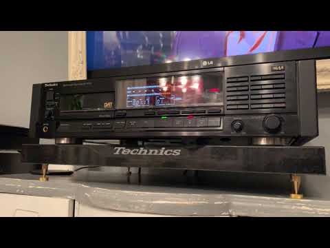 Technics SV-D1100 in action.