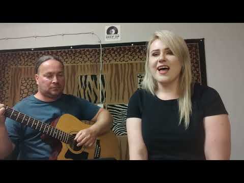 shallow- cover Karolina Góral