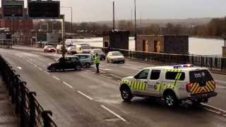 preview picture of video 'Flooding of Avon gorge and Cumberland basin, Bristol 03-01-14'