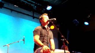 Shannon Noll, "Hold me in your Arms" Acoustic, Gov Hindmarsh. 14.8.09