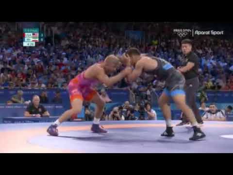مسابقه کشتی مرحله یک چهارم نهایی المپیک 2024 پاریس وزن 74 کیلوگرم یونس امامی و کایل دیک