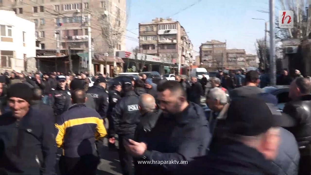 #Ուղիղ․ Լարված իրավիճակ՝ 4-րդ գյուղում. ժողովուրդը ճամփա է փակել