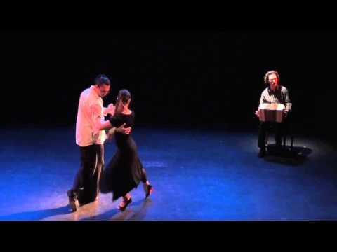 Yannick Lhermitte & Laure sur bandoneon par Christophe Delerce, Cabaret Tango, Les Halles, Paris 1er