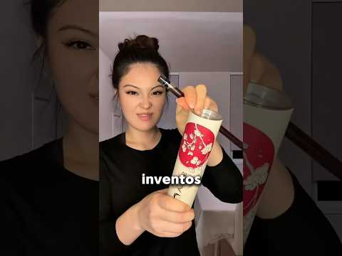 Descubrió una INGENIOSA forma de comer sushi 😋