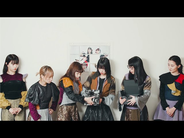 BiSH、12/21に発売を迎える2022年12ヶ月連続リリース第12弾「ZUTTO」の初回生産限定盤〈BiSHメモリアルボックス仕様〉の開封動画を公開! 2 YouTubeサムネイル