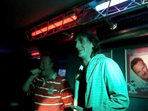 Starkoo ft Ernest - Verliefd zijn is veel leuker