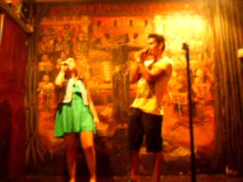 Trini y Manu - colgando en tus manos