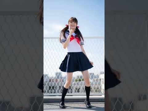 屋上のセーラー服の少女