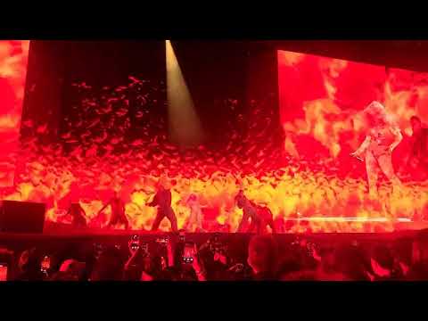 SZA - "Low" - Live @ Metlife Stadium - East Rutherford, NJ - 5/9/25