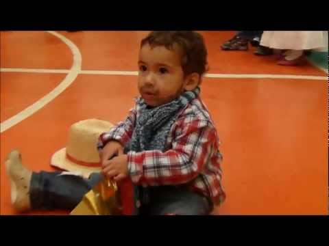 Elias Pedro e seus amiguinhos na Festa Julina