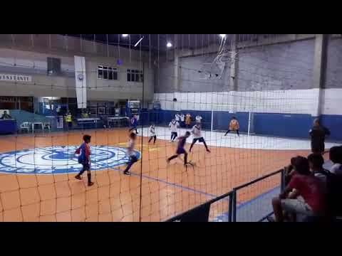 Copa gremetal sub 10. ......domínio de bola e giro e batida pro Gol do kaique filhao