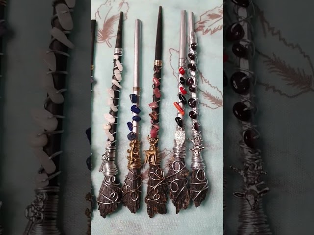 Vídeo relacionado con Escoba De Brujas con Crstal Natural - Escoba De Pared Ceremonial, De Limpieza De Energía | Herramienta Mística Artesanal con Piedras De Reiki Y Fibras Naturales, Decoración Mágica para Esquinas