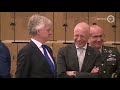 Willem-Alexander en Máxima doen een rondje Betuwe in sneltreinvaart